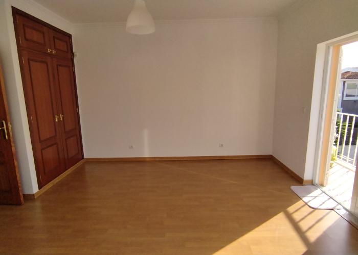 Quarto com roupeiro Quarto com roupeiro