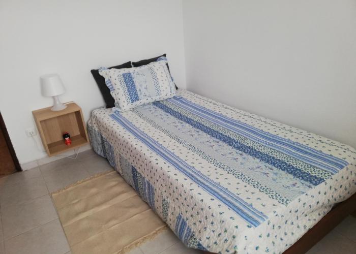 cama e mesa cabeceira