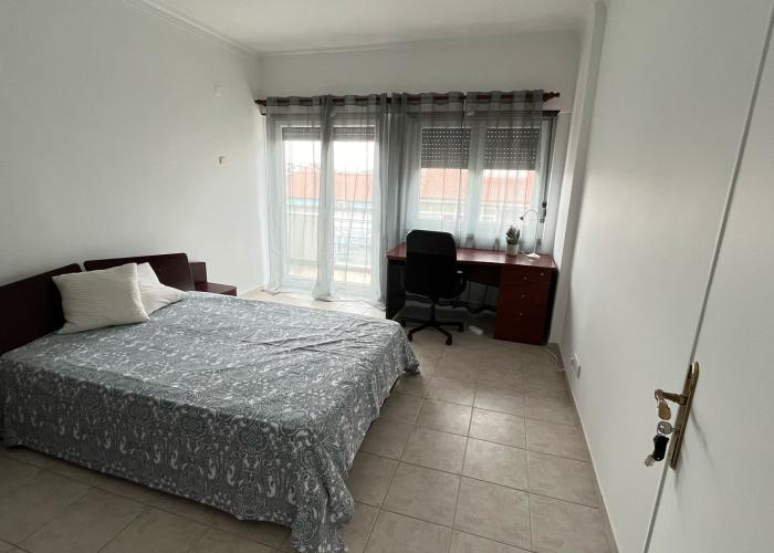 Quarto 19m2 com cama casal e acesso a varanda