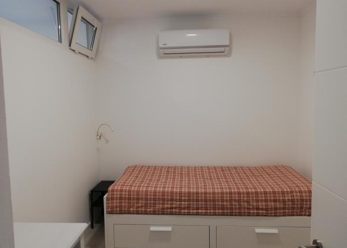 Quarto de solteiro, com roupeiro Quarto de solteiro, com roupeiro
