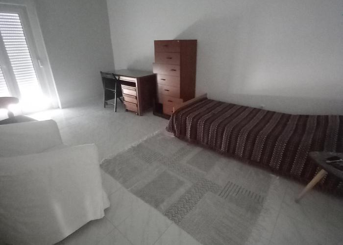 quarto maior. com acesso a varanda quarto maior. com acesso a varanda