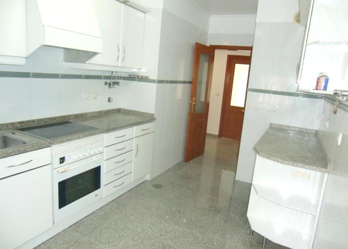 Cozinha (aqui é apresentada sem ser totalmente mobilada) 