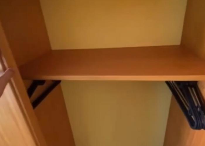 Roupeiro de parede com 3 portas Roupeiro de parede com 3 portas