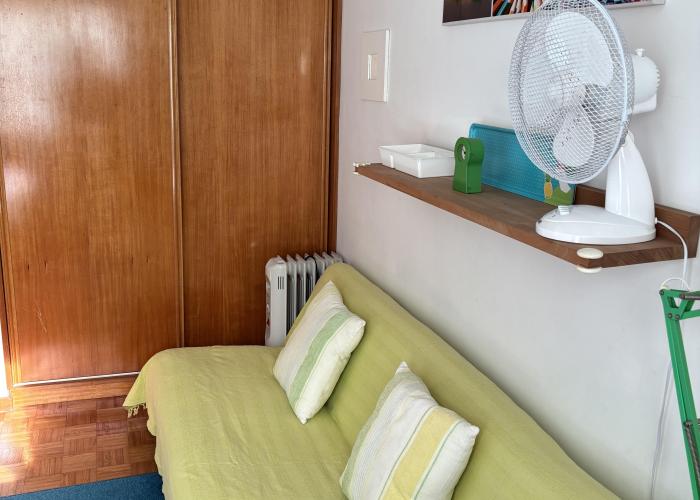 Roupeiro embutido de 2 portas