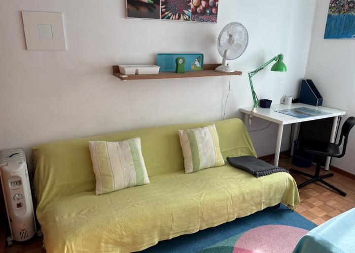 Sofá cama e secretária