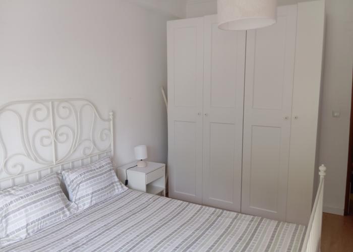 Quarto maior com cama de casal