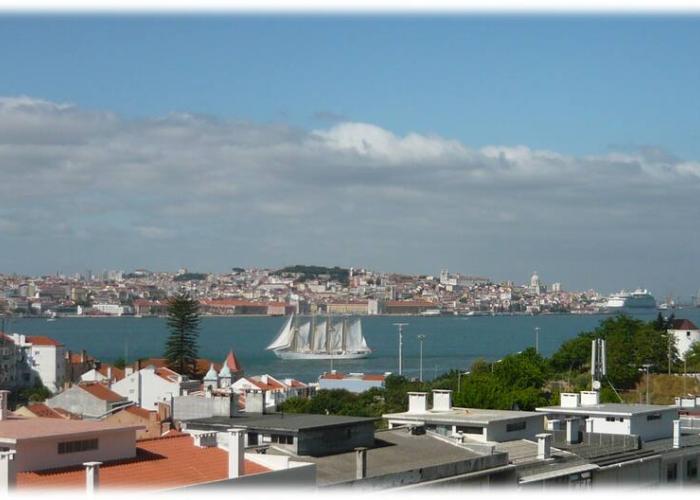 Vista panorámica sobre o Tejo e Lisboa
