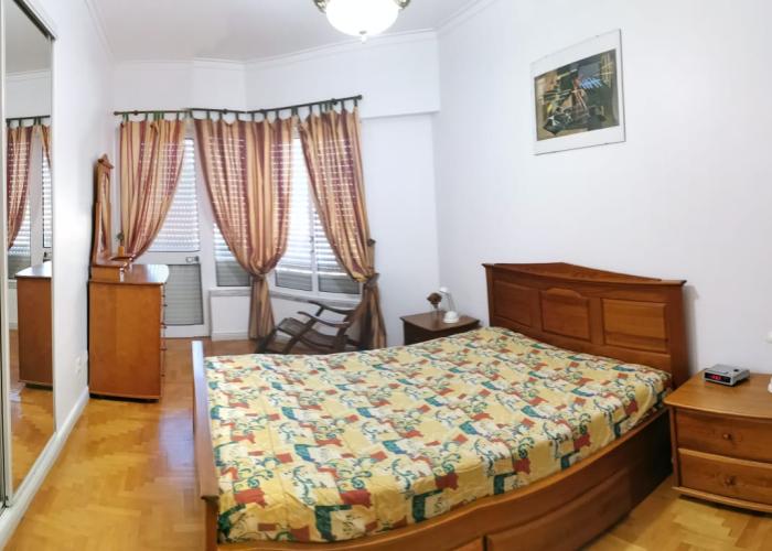 Quarto com armário e varanda Quarto com armário e varanda