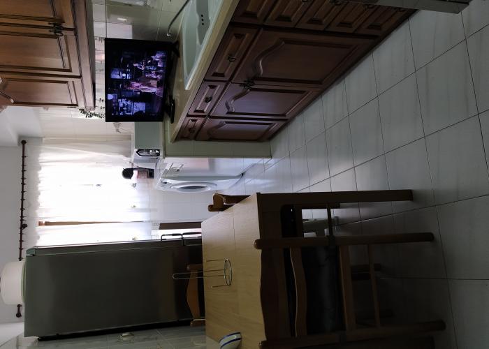 Cozinha com zona lavandaria. Cozinha com zona lavandaria.