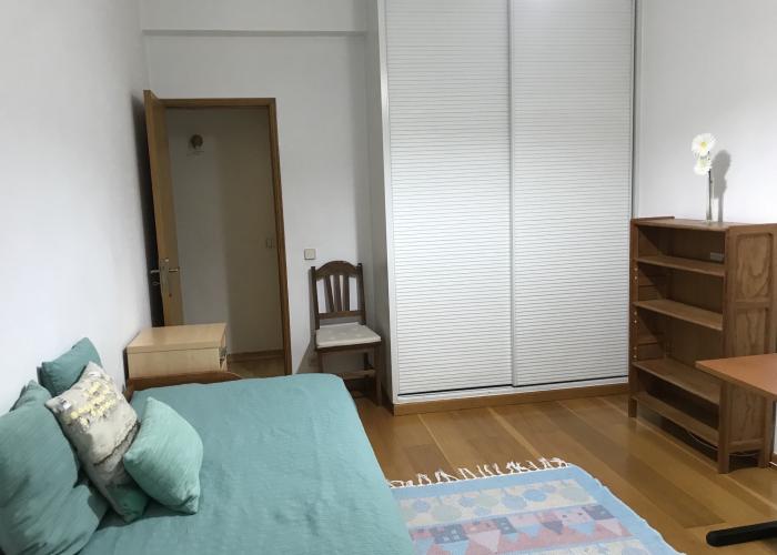 quarto muito espaçoso quarto muito espaçoso