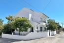 Casa com 2 pisos e espaço exterior