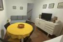 Sala com sofá, tv e internet