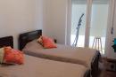 Quarto com duas camas individuals/ Bedroom with two single beds 