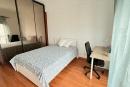 Quarto com varanda e cama casal