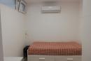 Quarto de solteiro, com roupeiro
