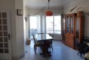 Sala com área de refeições e varanda