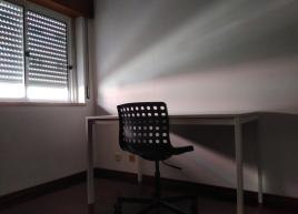 Com secretaria e roupeiro 