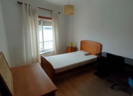 QUARTO COM JANELA