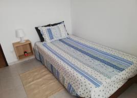 cama e mesa cabeceira