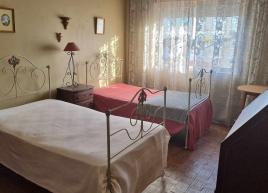 1 Quarto com WC partilhado - 325€ / 1 Quarto (2 camas) com WC partilhado - 450€