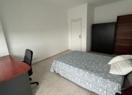 Quarto 19m2 com cama casal e acesso a varanda