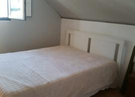 Quarto com boa iluminação 