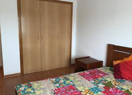 Quarto com roupeiro