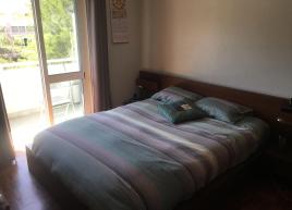 Quarto principal (cama 160x200; móvel encastrado; cómoda; vidros duplos)