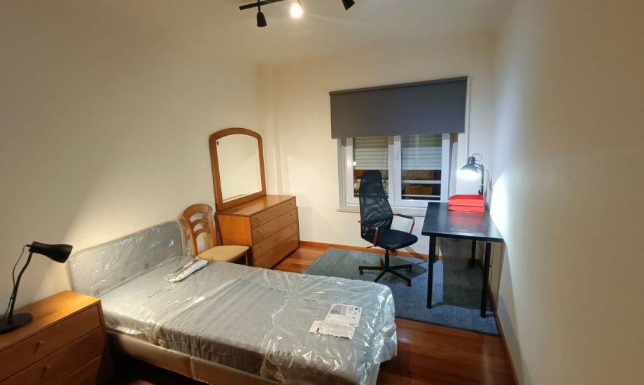 Q2 - Vista 1 - quarto mobilado caparica