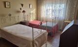 1 Quarto com WC partilhado - 325€ / 1 Quarto (2 camas) com WC partilhado - 450€