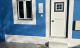 Apartment independente door
