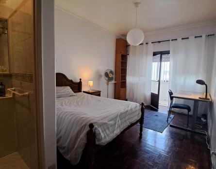 Quarto/bedroom 3 (14.6m2)+ with bathroom + varanda/balcony