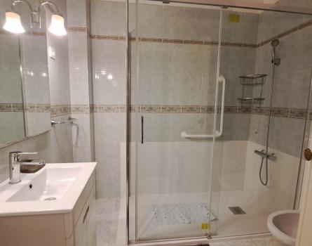 Casa de banho com banheira (Quarto 1 and 2)/bathroom with bath