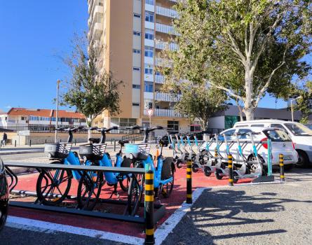 Prédio e Parque de bicicletas
