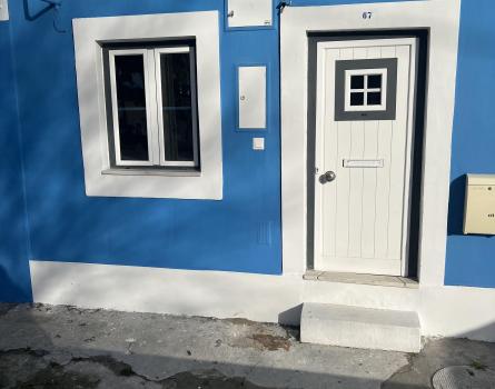 Apartment independente door