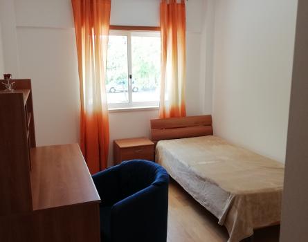 Quarto Normal 12m2, 300 Euros