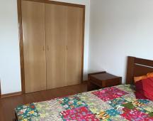 Quarto com roupeiro